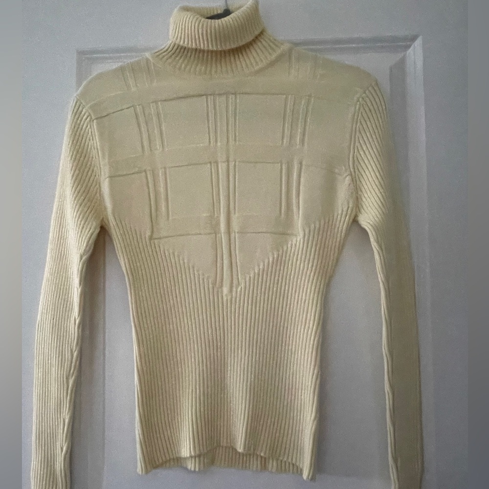 👽 Miss Alliage Yellow Turtleneck